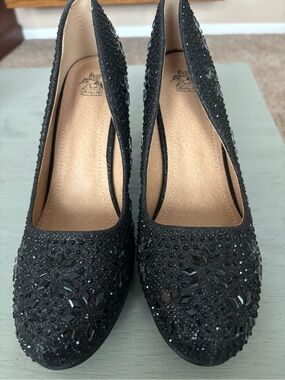 Women's Black Embellished Evening Pumps